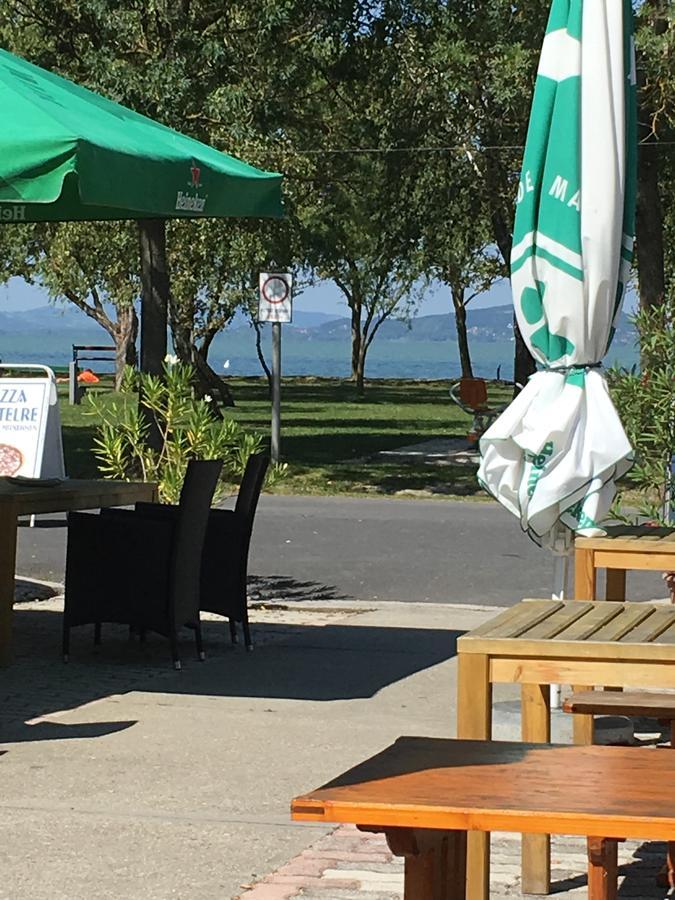 Piccolo Panzio Acomodação com café da manhã Balatonfenyves Exterior foto